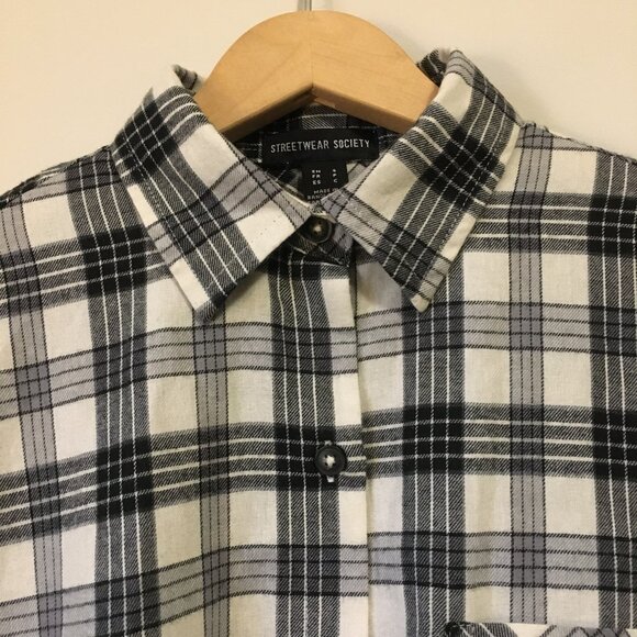 Streetwear Society Boxy Cropped Plaid Button Down Shirt - Picture 4 of 16